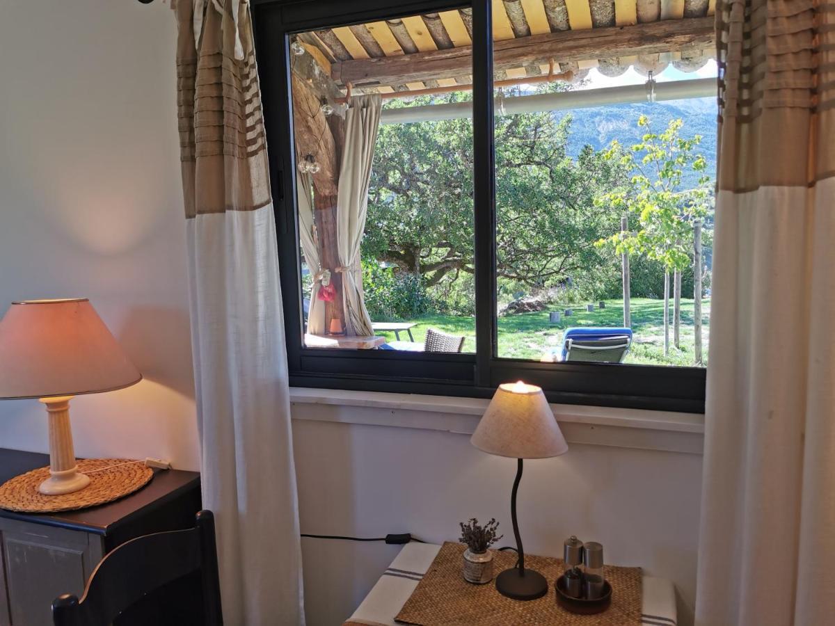 La Peyregoune, Logement En Pleine Nature Et Table D'Hotes Blieux Dış mekan fotoğraf